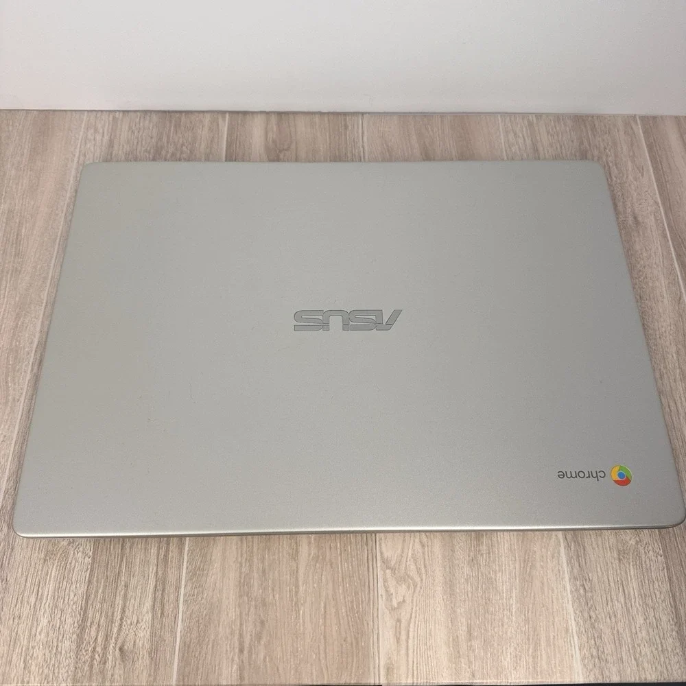 ASUS Chromebook C423NA 14‎ Laptop Silver 4GB RAM 32GB SSD WiFi Ready